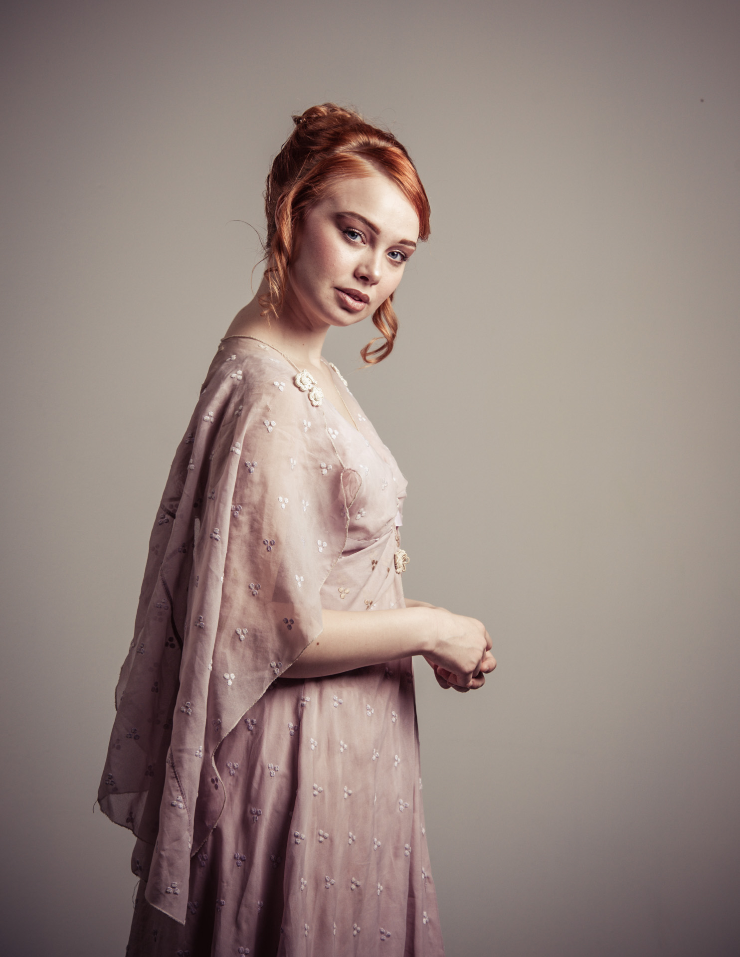 portret 34x Dwan Rose roze jurk-1920.jpg